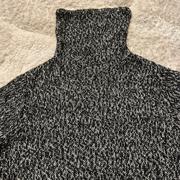 Express Women's Black and White Knit Turtleneck Sweater Size Small - Picture 2 of 3
